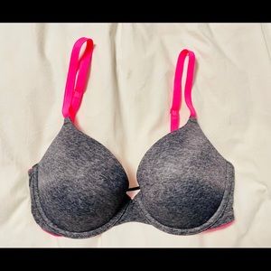 **NWOT**PINK Victoria’s Secret Push Up Bra.